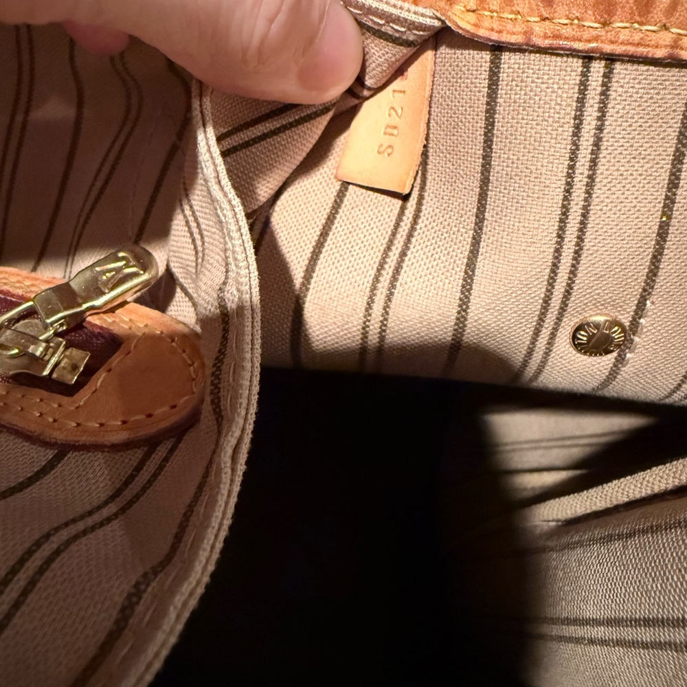 Louis Vuitton Neverfull MM - Picture 10 of 10